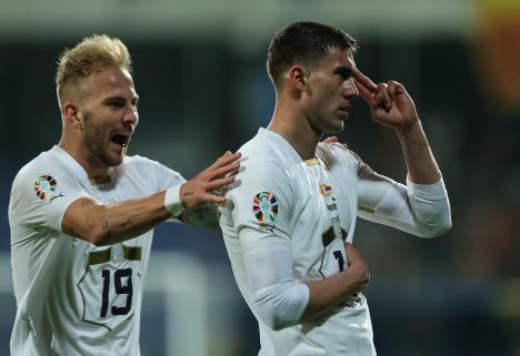 Uroš Račić i Dušan Vlahović protiv Crne Gore