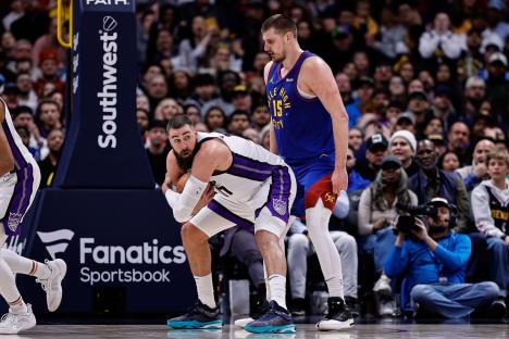 Jonas Valančijunas i Nikola Jokić u duelu