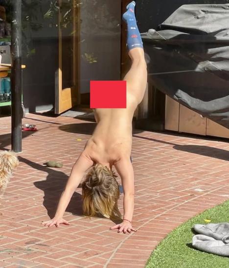 Daks Šepard objavio golu sliku svoje supruge