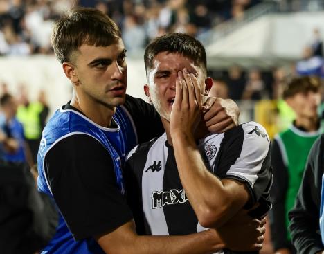 Fudbaleri Partizana posle meča sa AEK-om