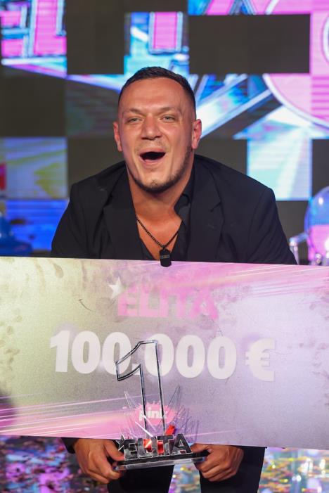 NAJEMOTIVNIJI MOMENTI U FINALU ELITE 8: Susreti sa porodicama razneli publiku, a ovaj gest Zlate Petrović je sve ostavio bez teksta