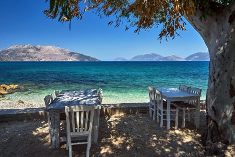 Lokalne taverne služe belo vino robola