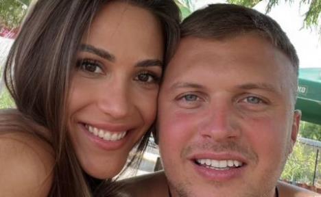 Stefan Karić sa devojkom