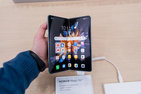 preklopni telefoni (3).jpg