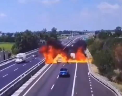 avion pad aviona Italija.jpg