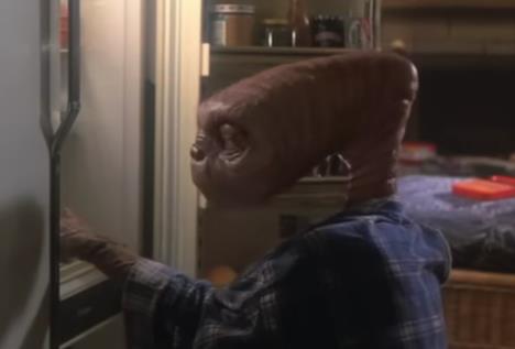 Ispod kostima E.T-a bio je Metju, koji nije imao noge i hodao je na rukama