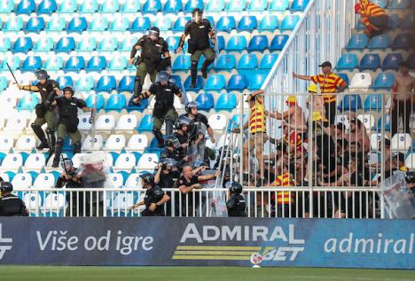 Tuča navijača u Novom Pazaru
