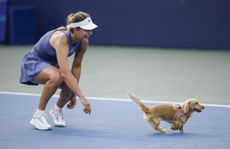 Ana Kalinskaja sa psom