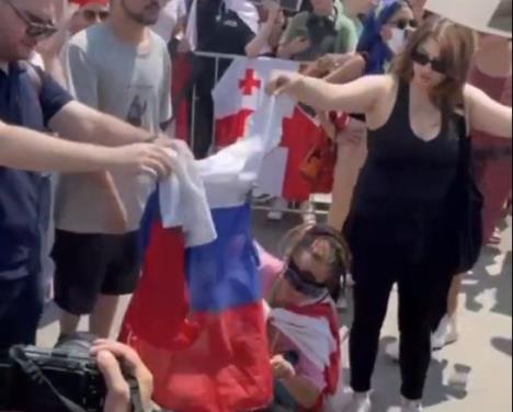 Ruska zastava zapaljenja uoči Svetskog prvenstva u Tbilisiju