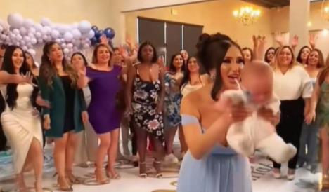 Trudnica baca lutku bebe umesto bidermajera.jpg