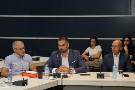 sednica1 žarko mićin grad novi sad.jpeg