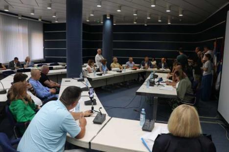 sednica2 žarko mićin grad novi sad.jpeg