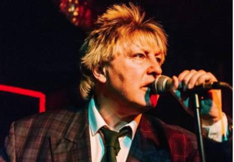 Džok Mekdonald na nastupu.jpg