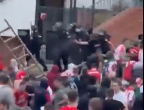 Tuča navijača i policije uoči meča Crvena zvezda - Linkoln