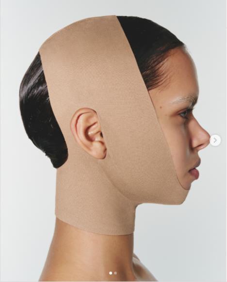 Kim Kardašijan lansirala steznik za lice.jpg