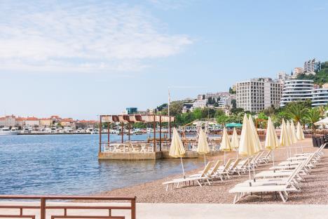 budva crna gora prazne plaže pukla sezona