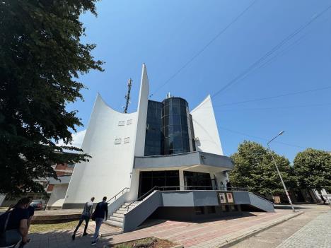 Opštinska biblioteka u Varvarinu.jpg