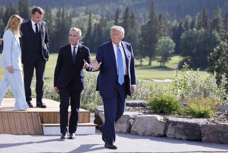 tramop01 EPA Ludovic Marin  Pool copy.jpg