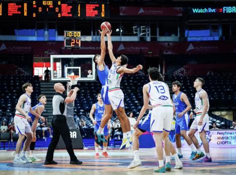 Juniorska košarkaška reprezentacija Srbije na meču protiv Italije