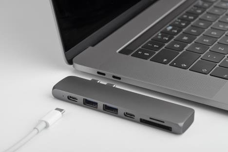 USB-C hub.jpg