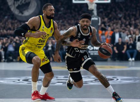 Karlik Džons i Kem Birč u duelu