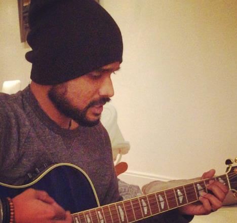 Sam Surijakumar, muzičar iz Londona koji je otkrio tumor na mozgu nakon epileptičnog napada