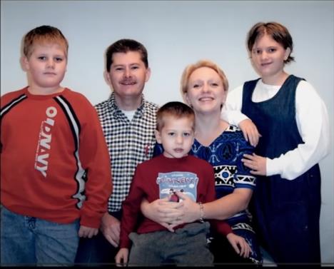 Erin Kafi sa svojom porodicom.jpg