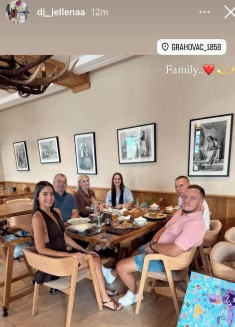 OVO SU SVI ČEKALI! Gastoz sedi za stolom s porodicom Đuričić: Tu je i Anđela, evo kako je protekao susret: Na okupu (FOTO)