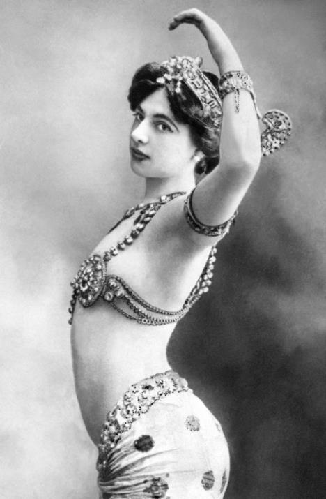Mata Hari u svom čuvenom plesnom kostimu profimedia-0067943240.jpg