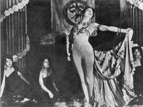 Mata Hari u svom čuvenom plesnom kostimu profimedia-0677065893.jpg