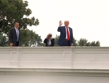 Donald Tramp Bela kuća.jpg