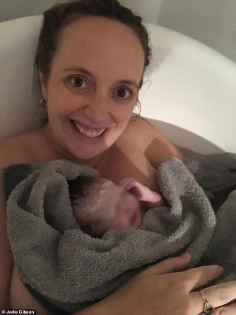 Džodi Gibson nakon porođaja.jpg