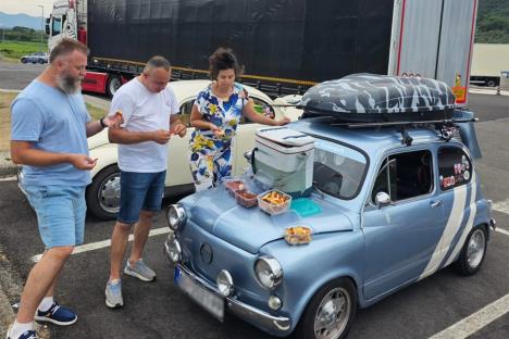 Otac Predrag Popović sa prijateljima krenuo na letovanje fićom