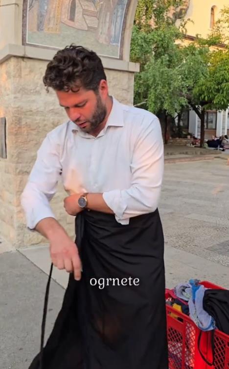 Pravila oblačenja u manastiru Ostrog.jpg