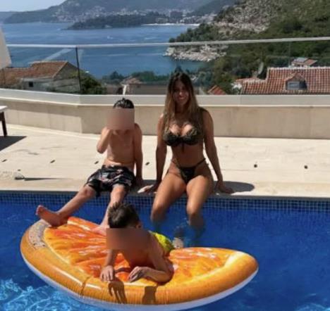 Jelena Radanović se skinula i pokazala svoje atribute