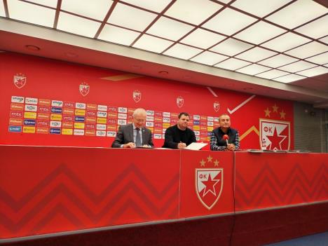 Denis Blagojević na potpisu saradnje sa Crvenom zvezdom.jpg