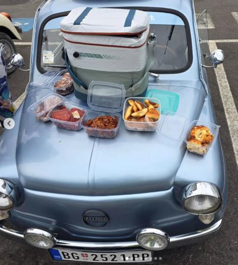 Otac Predrag Popović fićom otišao na Sardiniju