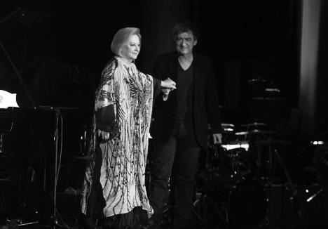 Gabi Novak i Miki Manojlović na bini