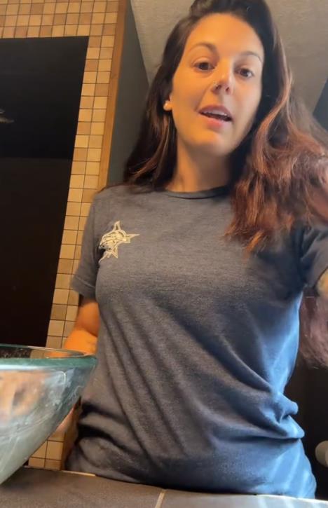 Hejli Me saznala za aferu dok je kupala i presvlačila bebu