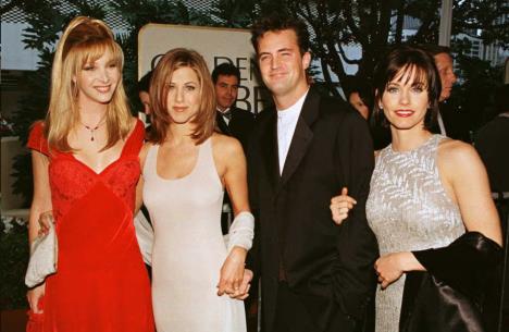Liza Kudrou, Dženifer Aniston, Metju Peri, Kortni Koks