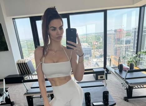 Dejana Živković pravi selfi u teretani