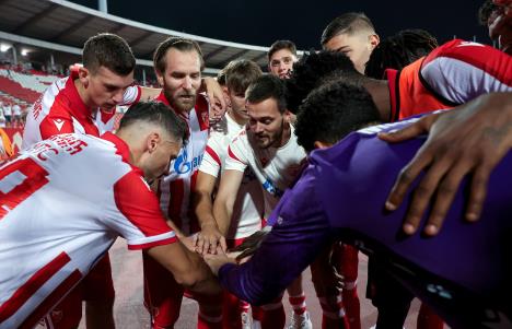 Mirko Ivanić kao kapiten okupio fudbalere Crvene zvezde