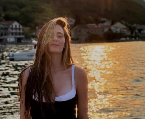 Marija Bergam u kupaćem kostimu na moru