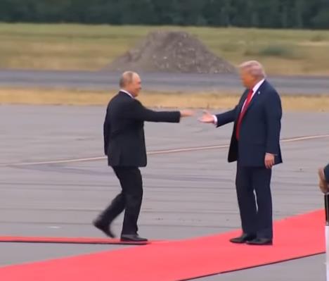 Donald Tramp i Vladimir Putin na sastanku na Aljasci 2025

Sastanak Trampa i Putina iza zatvorenih vrata

Aljaska sastanak lidera SAD i Rusije