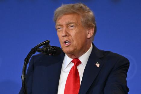 Donald Tramp, predsednik SAD ispred mikrofona