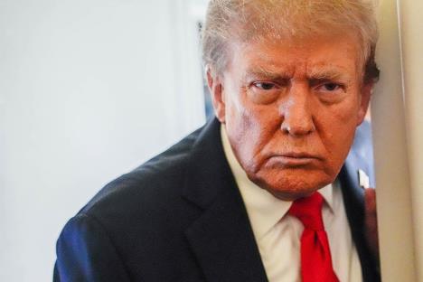 Vladimir Putin Donald Tramp 30 AP Julia Demaree Nikhinson.jpg