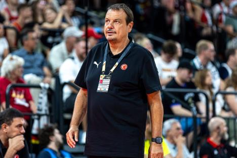 Ergin Ataman na klupi Turske