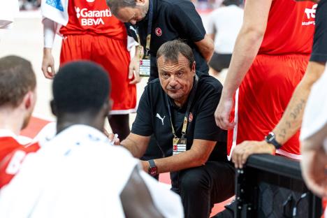 Ergin Ataman na klupi Turske