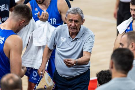 Svetislav Pešić na klupi košarkaške reprezentacije Srbije