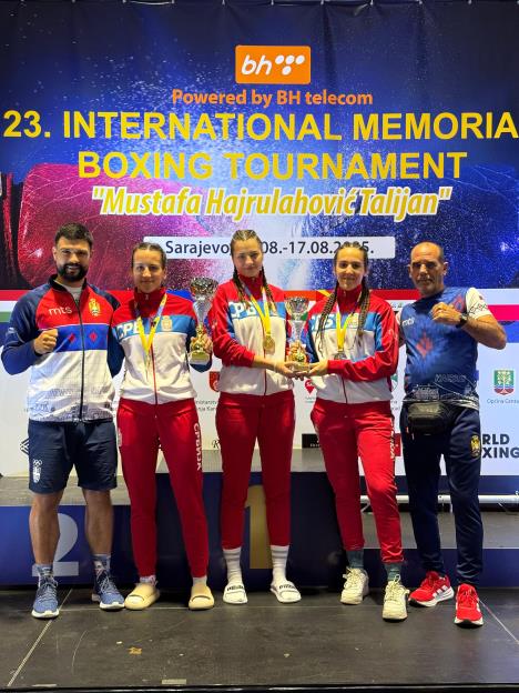 zenski boks tim u Sarajevu.jpg